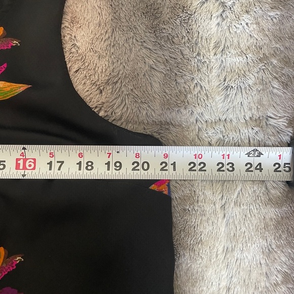 a new day Black Floral Tank Top runs small like a L - Picture 7 of 8